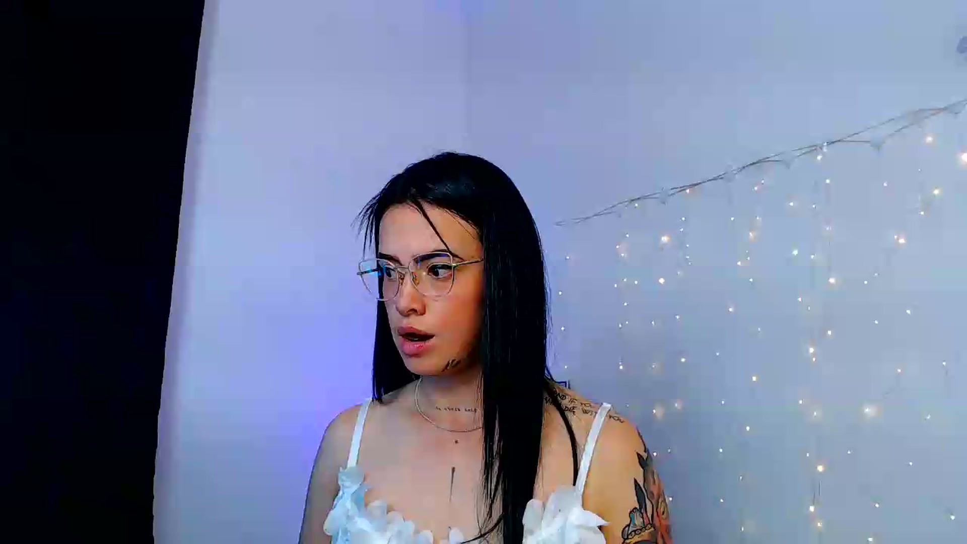 Gallery image thumbnail from Isa_Maiden's myfreecams stream on, 07/16/2026, 23:03 image 1 of 20