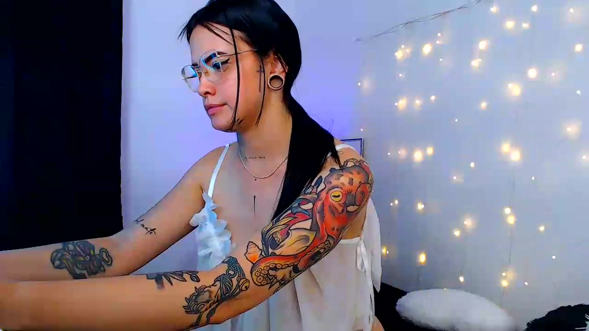 Gallery image thumbnail from Isa_Maiden's myfreecams stream on, 07/16/2026, 23:03 image 14 of 20