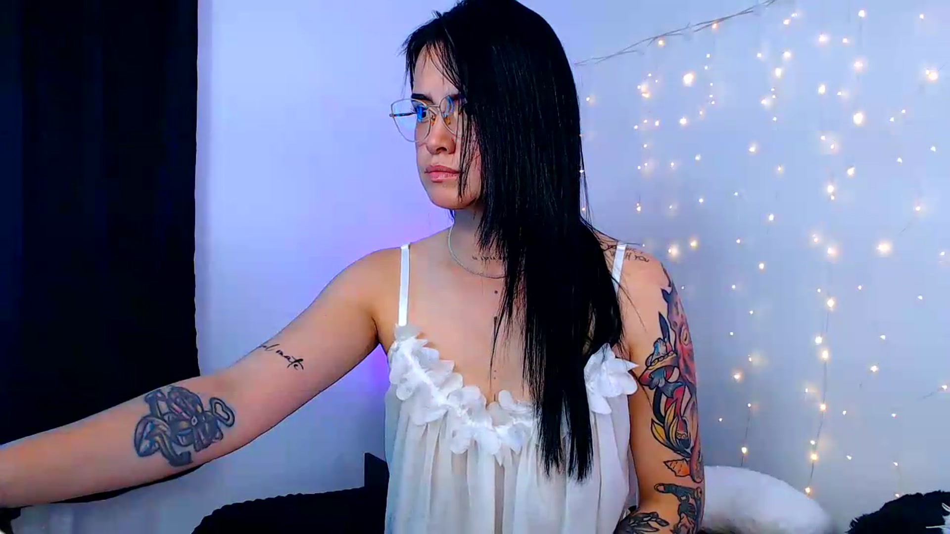 Gallery image thumbnail from Isa_Maiden's myfreecams stream on, 07/16/2026, 23:03 image 9 of 20