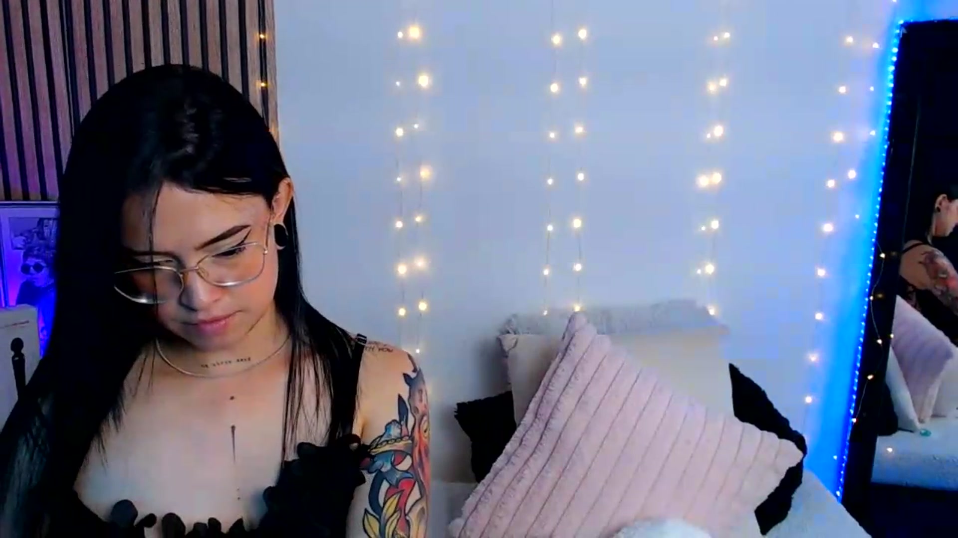 Gallery image thumbnail from Isa_Maiden's myfreecams stream on, 07/30/2026, 18:20 image 2 of 20