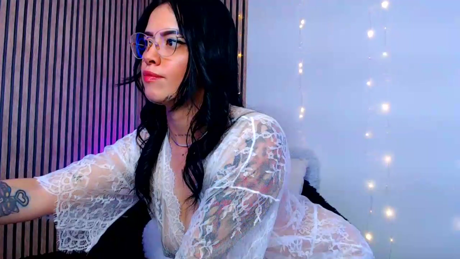 Gallery image thumbnail from Isa_Maiden's myfreecams stream on, 08/17/2026, 16:49 image 4 of 20