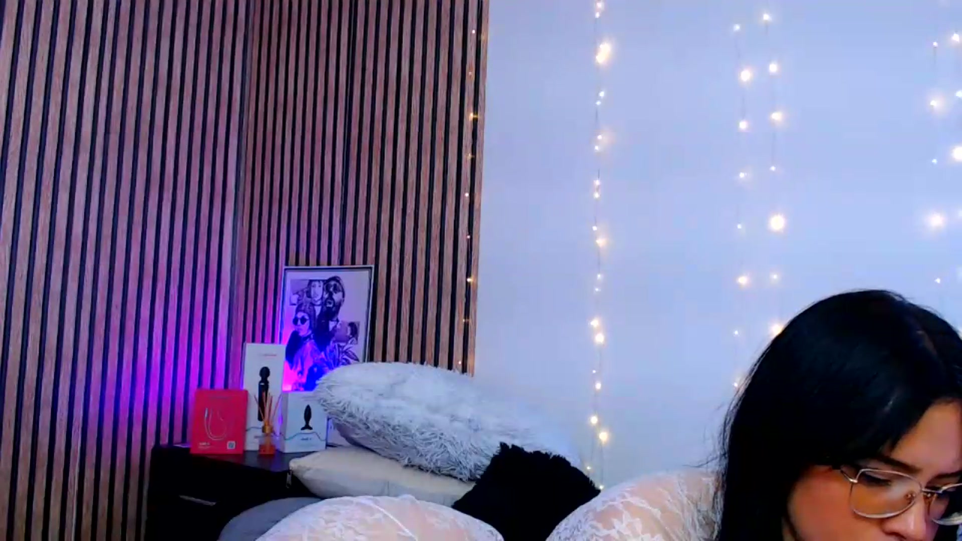 Gallery image thumbnail from Isa_Maiden's myfreecams stream on, 08/17/2026, 18:42 image 9 of 20