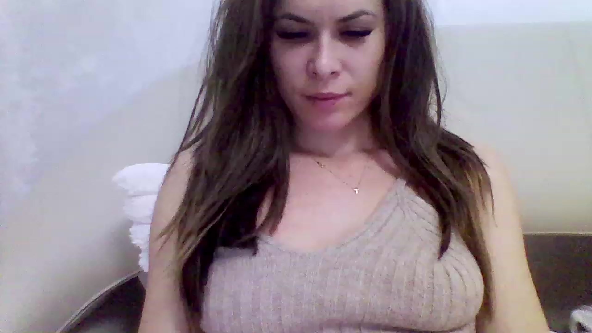 Gallery image thumbnail from Isa__'s myfreecams stream on, 11/27/2022, 20:54 image 16 of 20
