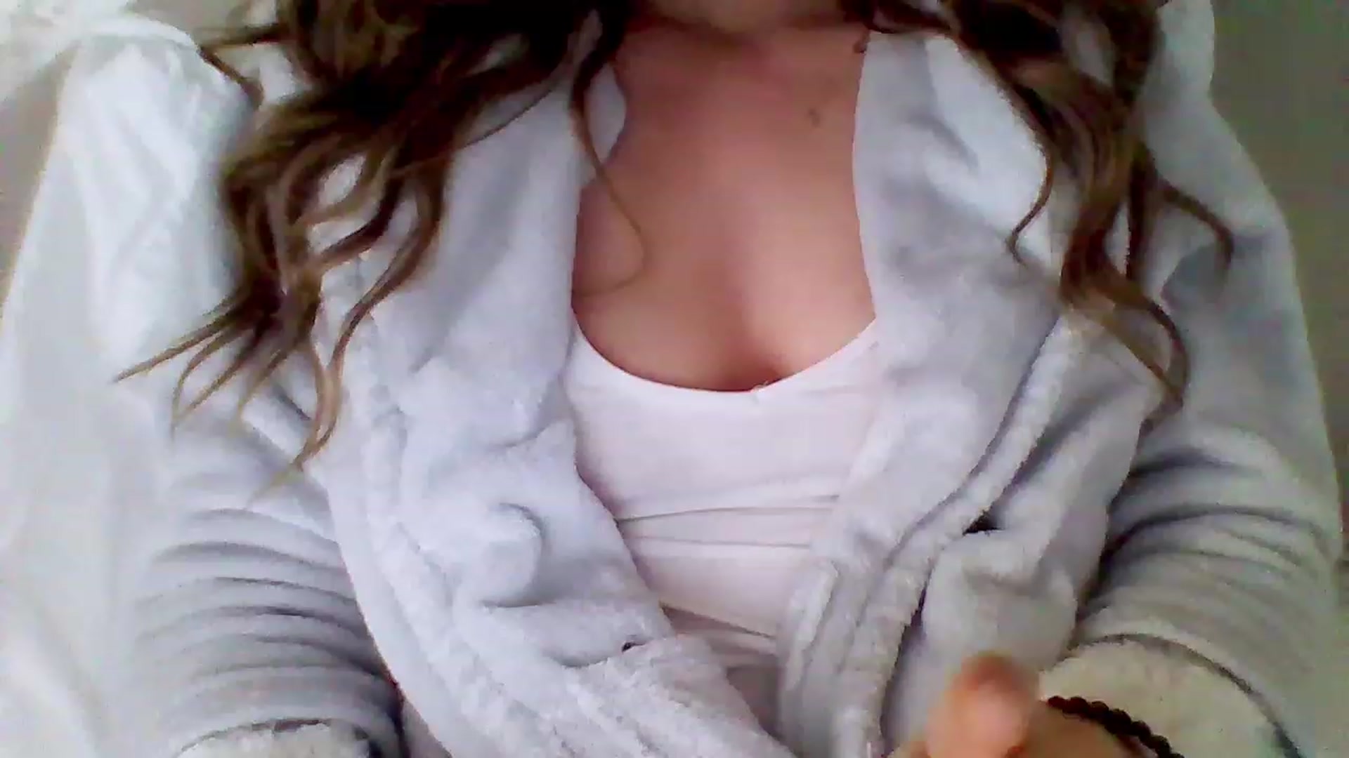 Gallery image thumbnail from Isa__'s myfreecams stream on, 03/05/2023, 13:52 image 4 of 20