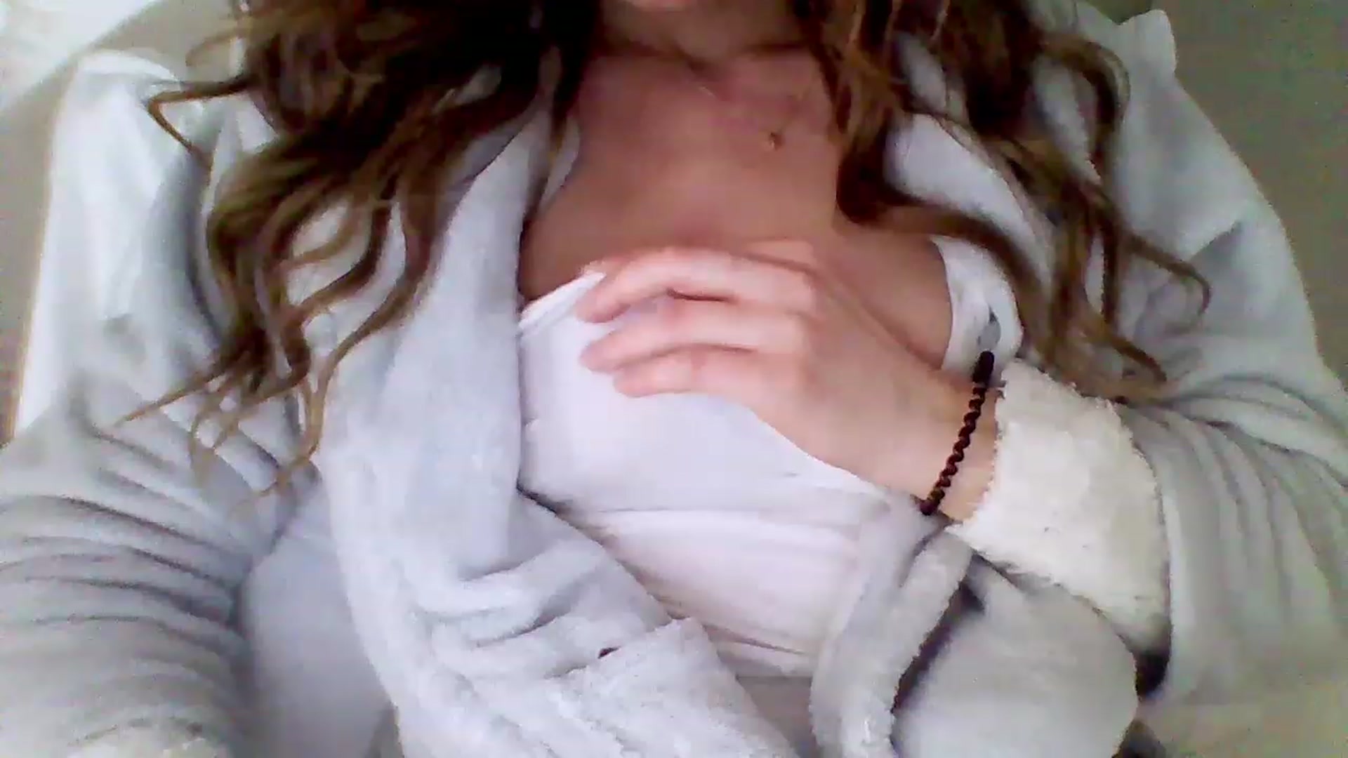 Gallery image thumbnail from Isa__'s myfreecams stream on, 03/05/2023, 13:52 image 6 of 20