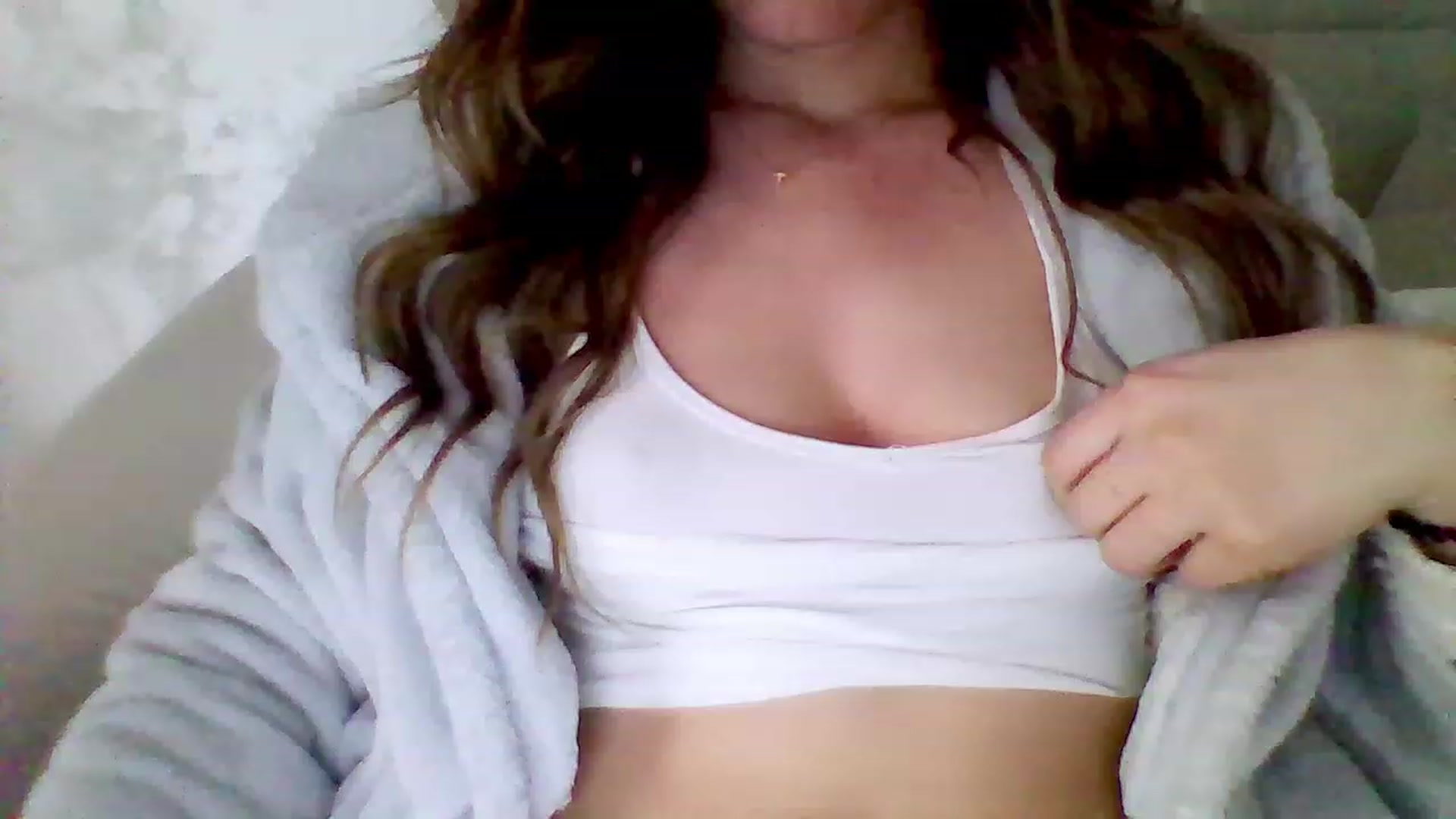 Gallery image thumbnail from Isa__'s myfreecams stream on, 03/05/2023, 13:52 image 15 of 20