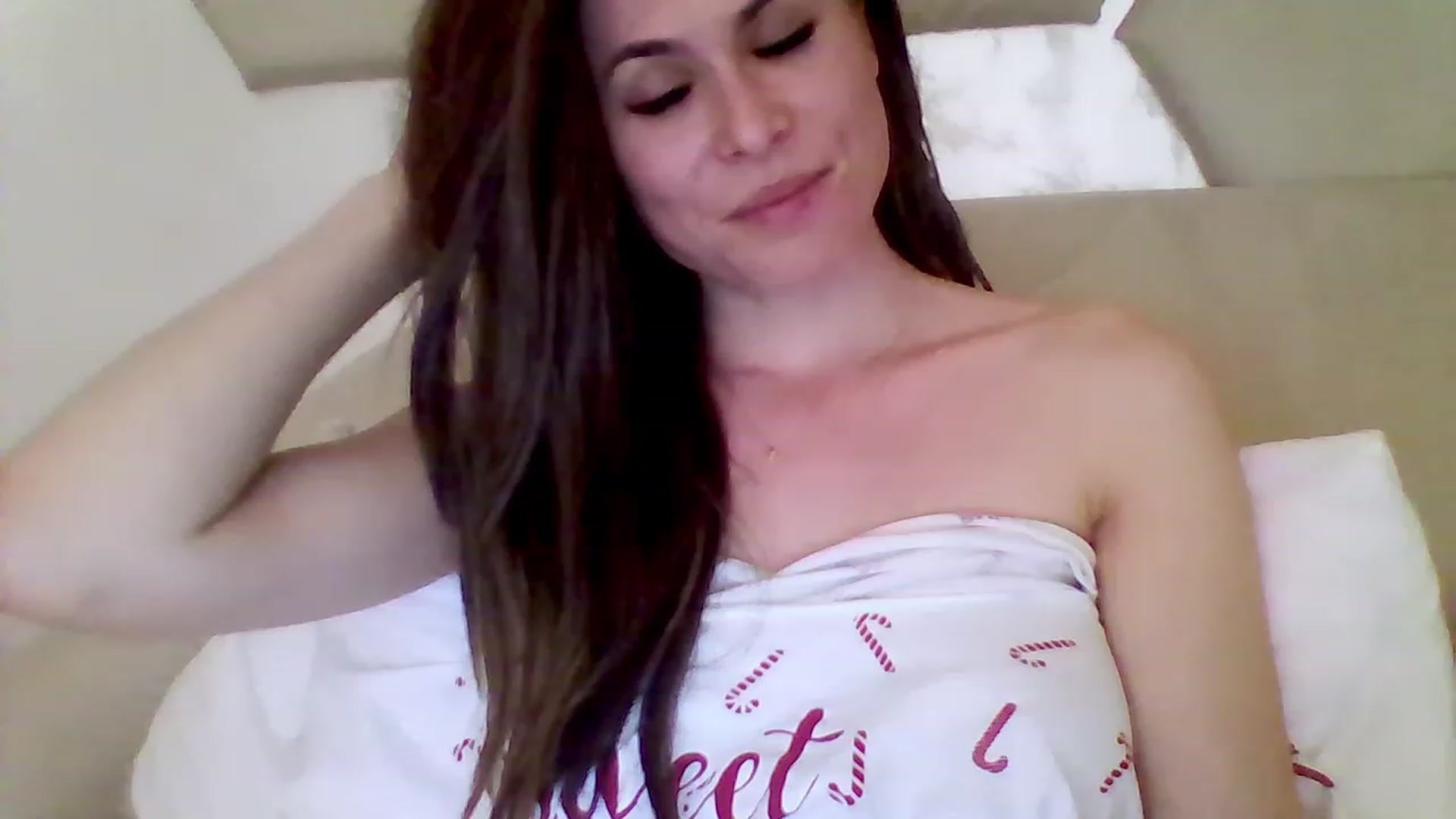 Gallery image thumbnail from Isa__'s myfreecams stream on, 05/05/2023, 23:32 image 3 of 20