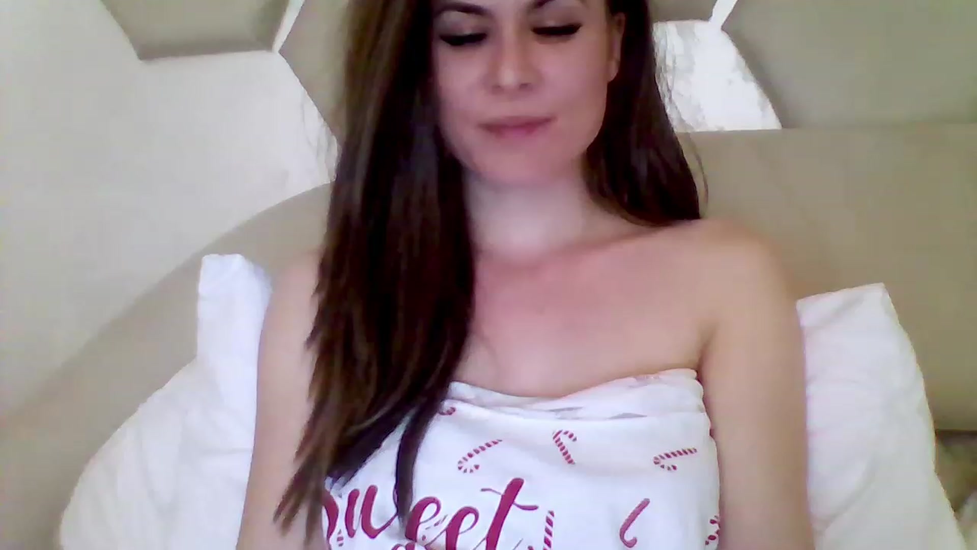 Gallery image thumbnail from Isa__'s myfreecams stream on, 05/05/2023, 23:32 image 15 of 20