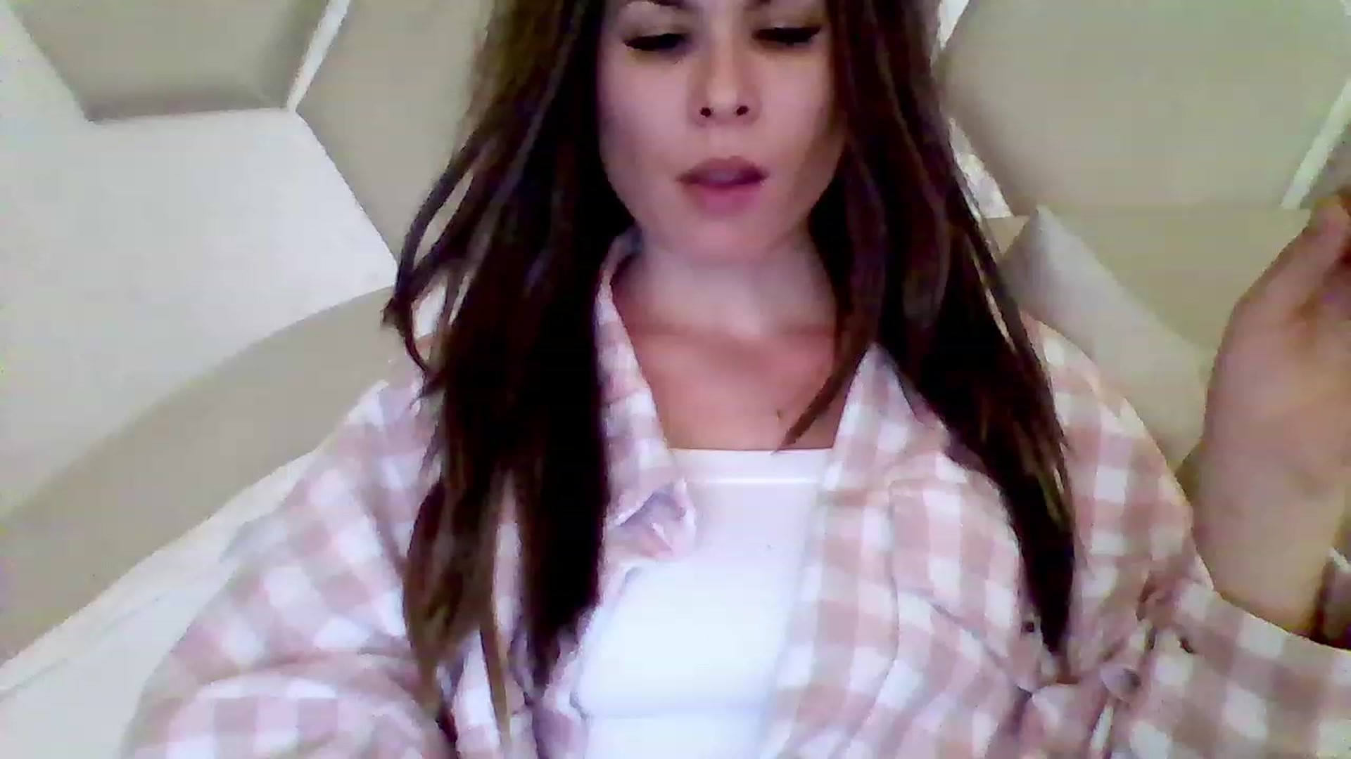 Gallery image thumbnail from Isa__'s myfreecams stream on, 05/14/2023, 21:41 image 1 of 20