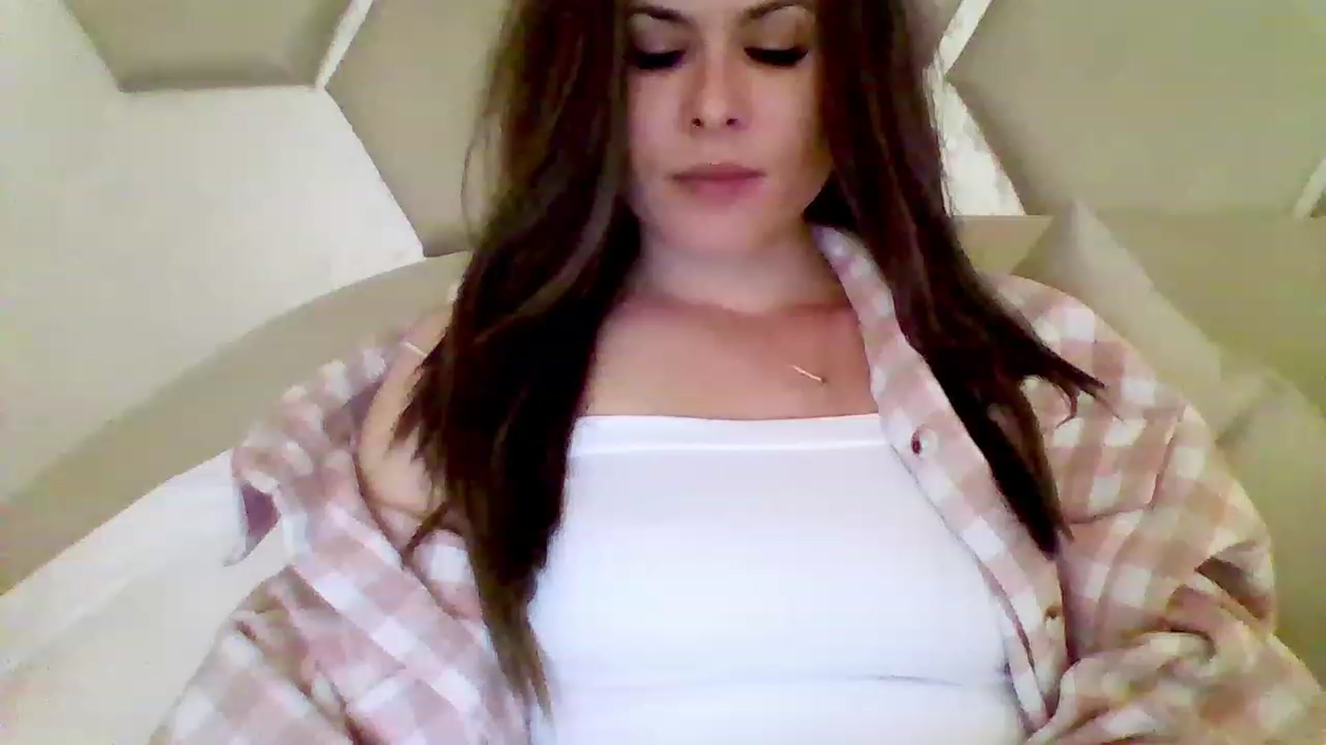 Gallery image thumbnail from Isa__'s myfreecams stream on, 05/14/2023, 21:41 image 9 of 20