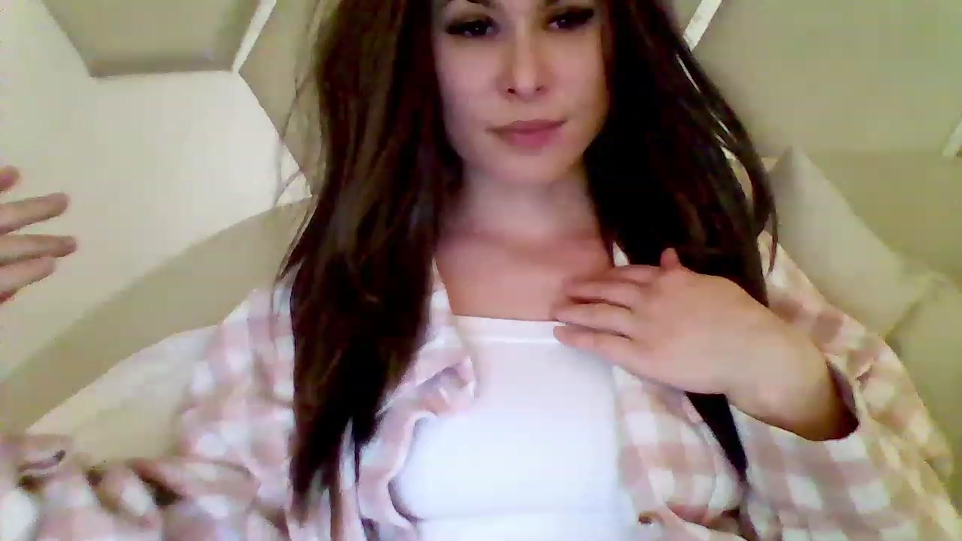Gallery image thumbnail from Isa__'s myfreecams stream on, 05/14/2023, 21:41 image 6 of 20