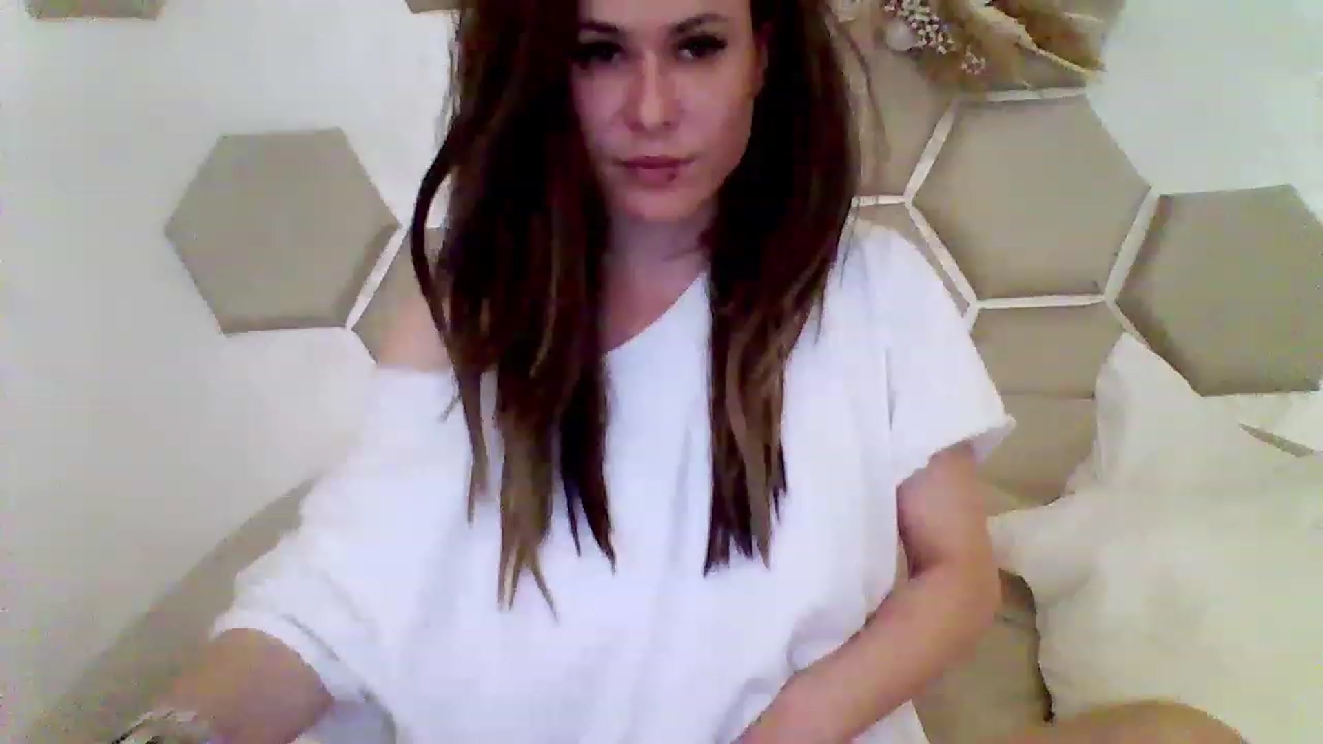 Gallery image thumbnail from Isa__'s myfreecams stream on, 05/26/2023, 18:36 image 14 of 20