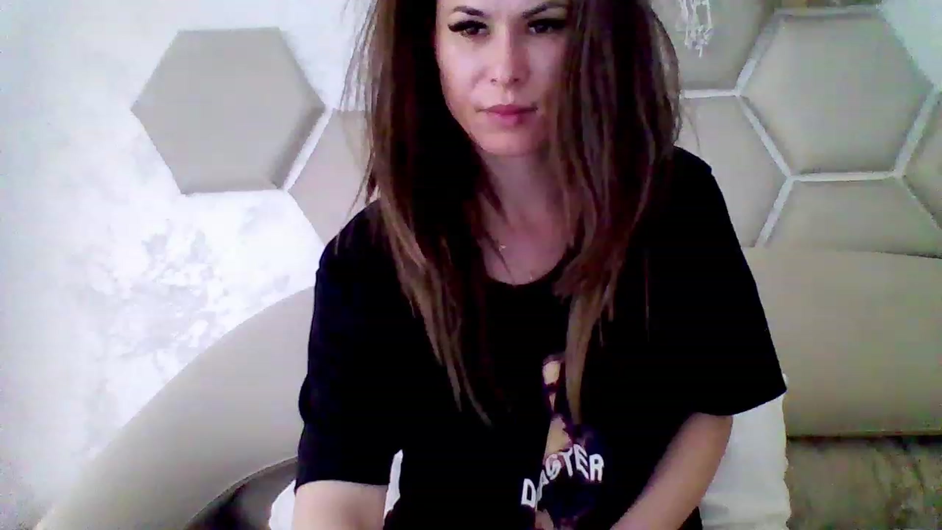 Gallery image thumbnail from Isa__'s myfreecams stream on, 05/31/2023, 07:46 image 11 of 20