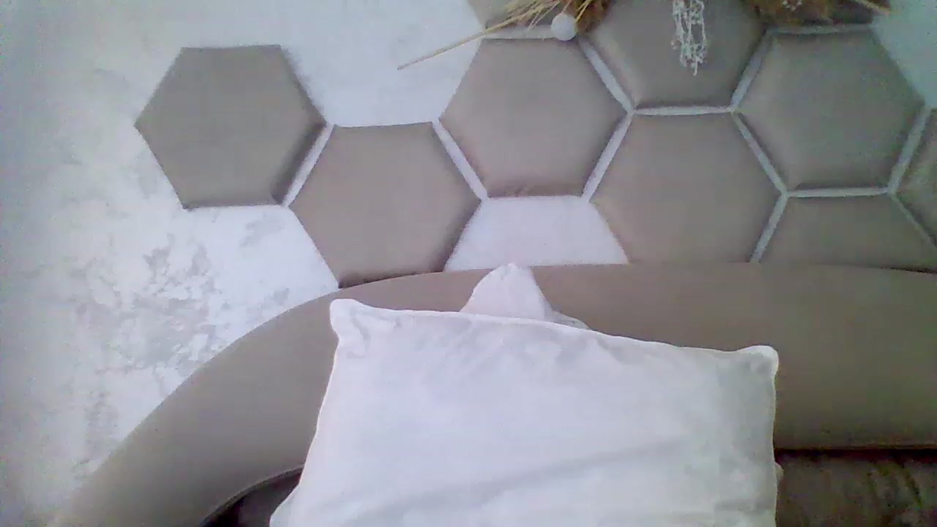Gallery image thumbnail from Isa__'s myfreecams stream on, 05/31/2023, 07:46 image 15 of 20
