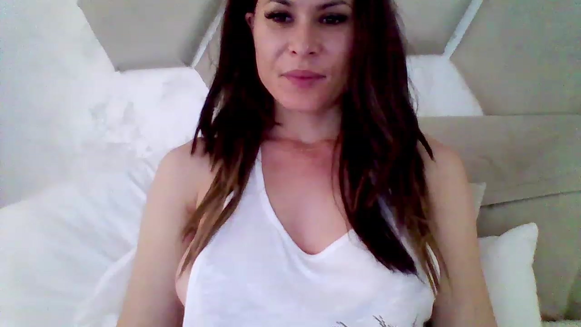 Gallery image thumbnail from Isa__'s myfreecams stream on, 06/23/2023, 07:47 image 6 of 20