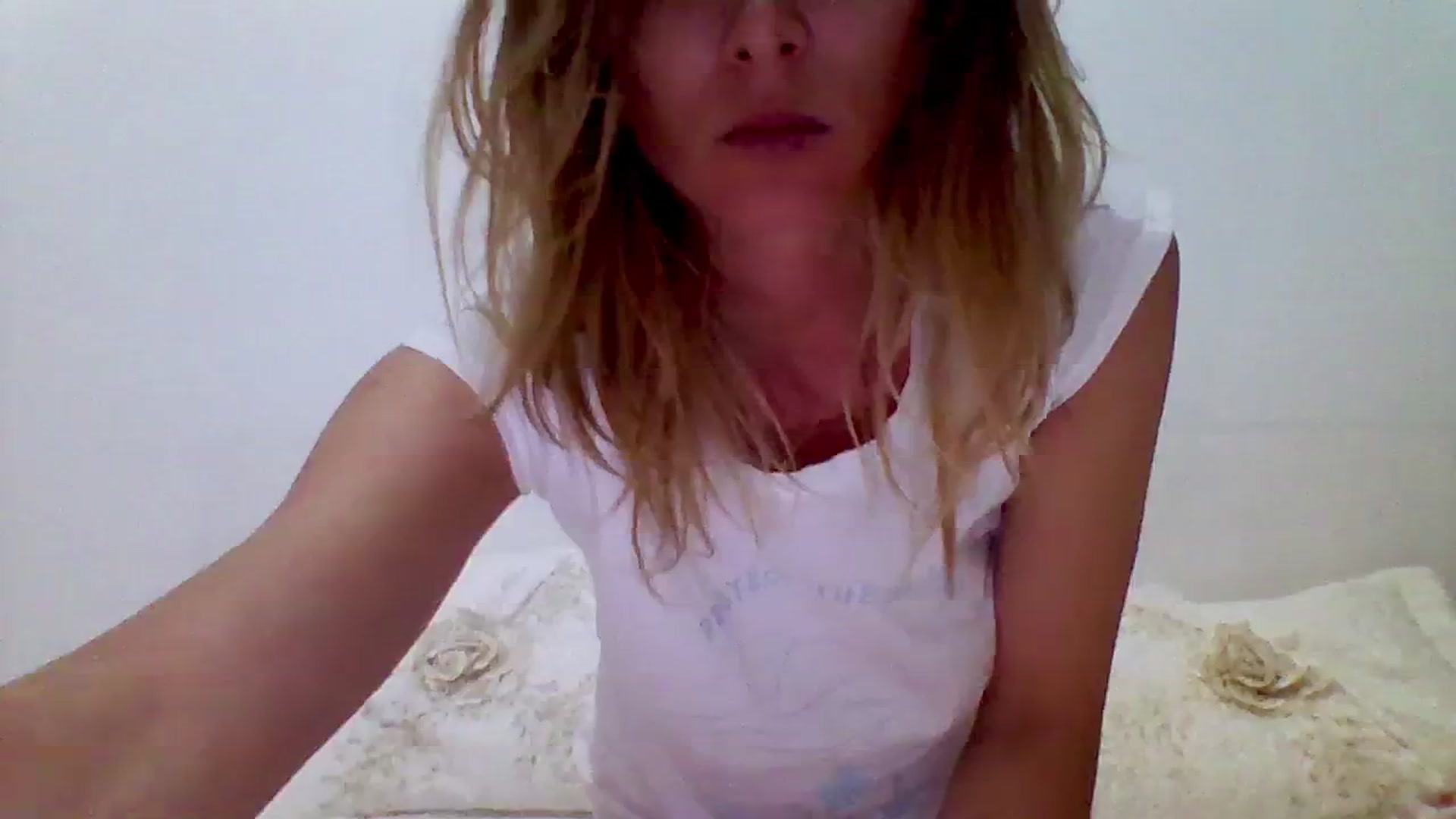 Gallery image thumbnail from Isa__'s myfreecams stream on, 08/09/2023, 21:01 image 2 of 20