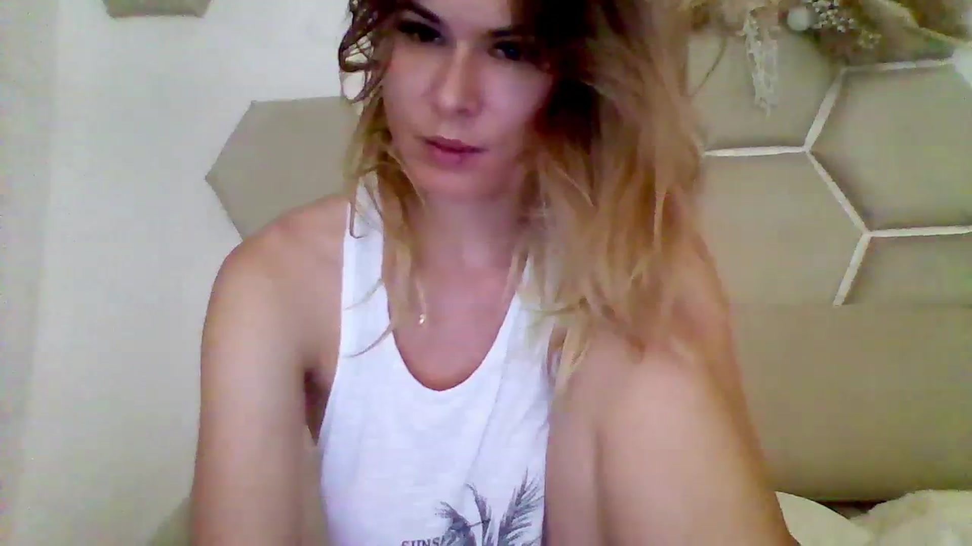 Gallery image thumbnail from Isa__'s myfreecams stream on, 08/14/2023, 23:19 image 7 of 20