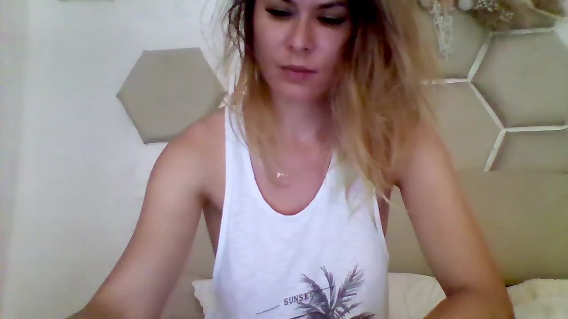 Gallery image thumbnail from Isa__'s myfreecams stream on, 08/14/2023, 23:19 image 12 of 20