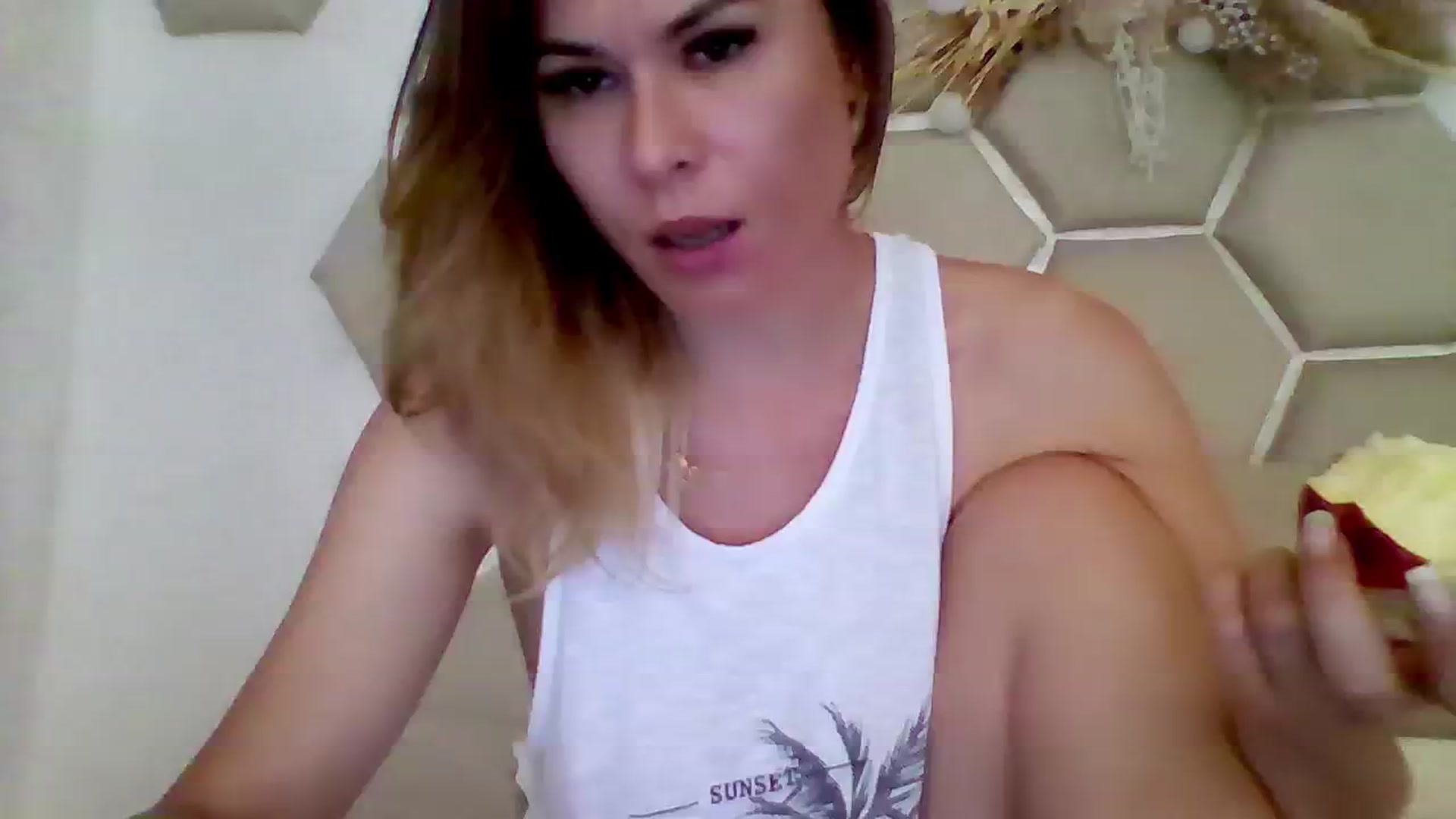 Gallery image thumbnail from Isa__'s myfreecams stream on, 08/14/2023, 23:19 image 1 of 20