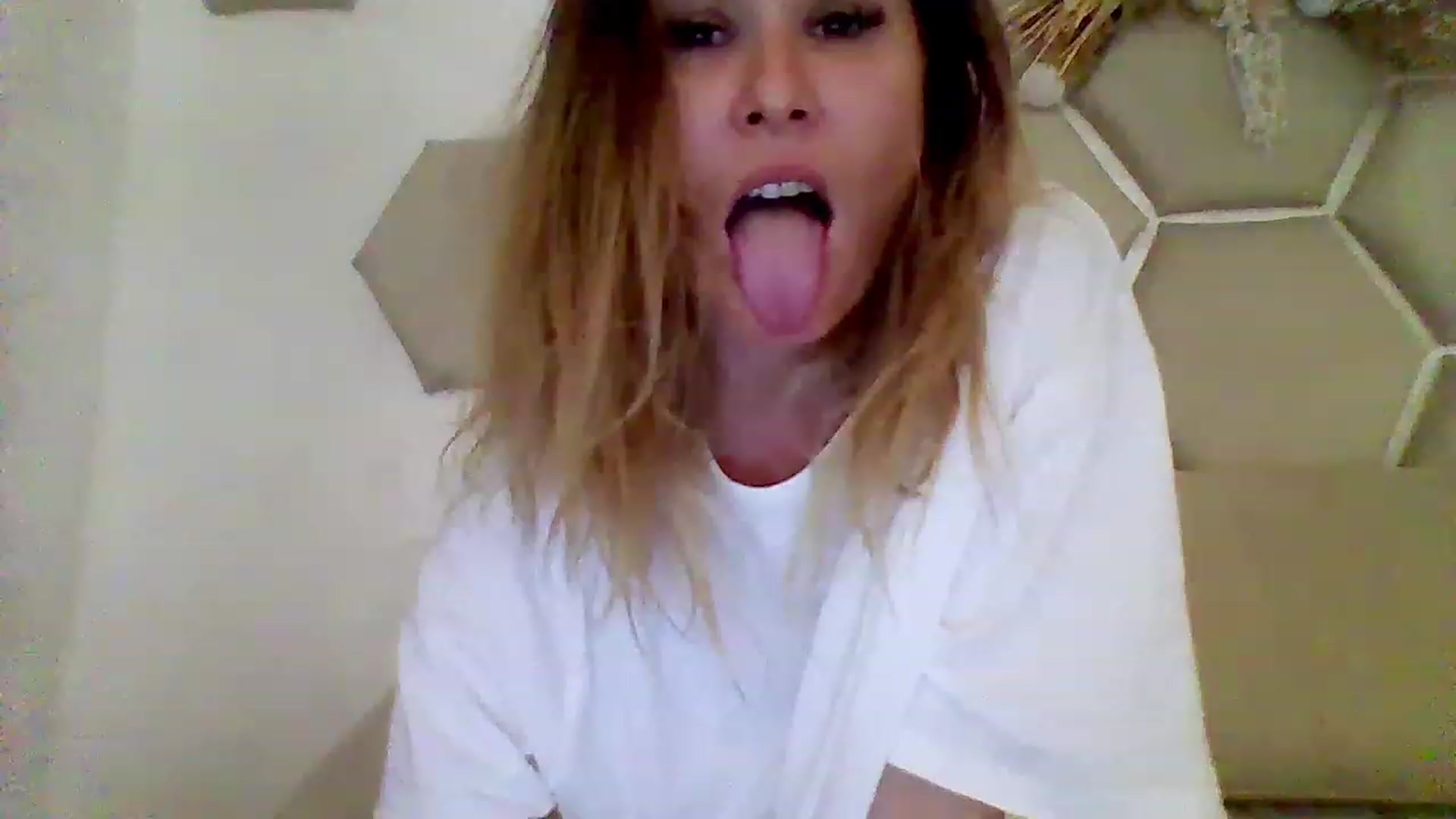 Gallery image thumbnail from Isa__'s myfreecams stream on, 08/26/2023, 22:39 image 9 of 20