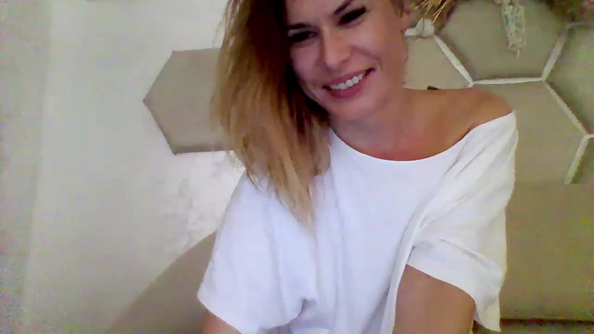 Gallery image thumbnail from Isa__'s myfreecams stream on, 08/26/2023, 22:39 image 8 of 20