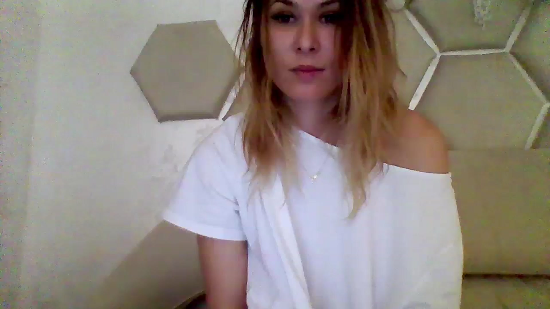 Gallery image thumbnail from Isa__'s myfreecams stream on, 08/26/2023, 23:27 image 6 of 20