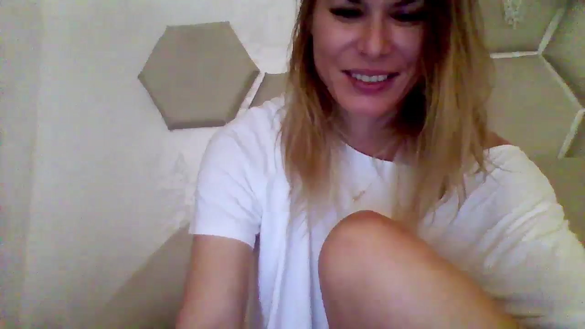 Gallery image thumbnail from Isa__'s myfreecams stream on, 08/26/2023, 23:27 image 13 of 20