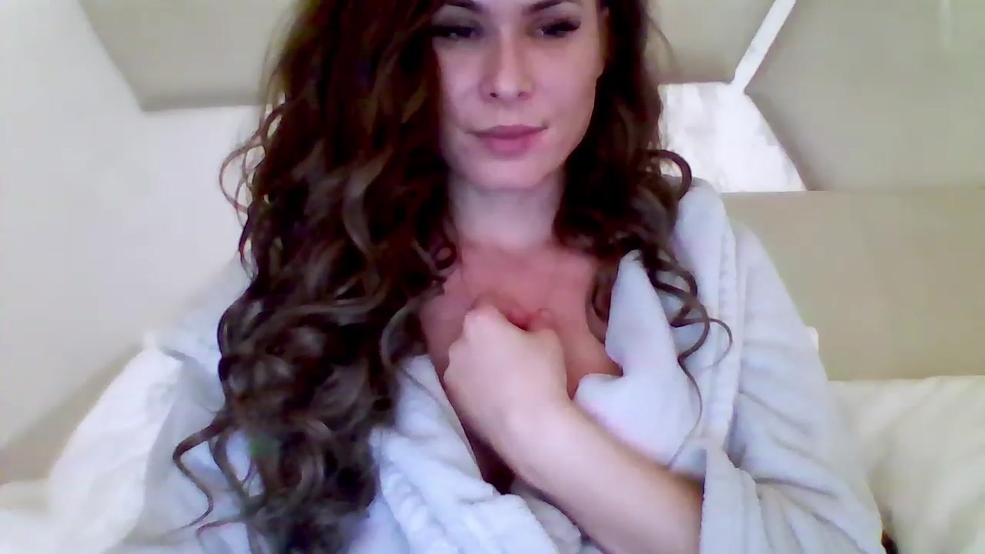 Gallery image thumbnail from Isa__'s myfreecams stream on, 09/25/2023, 22:33 image 5 of 20