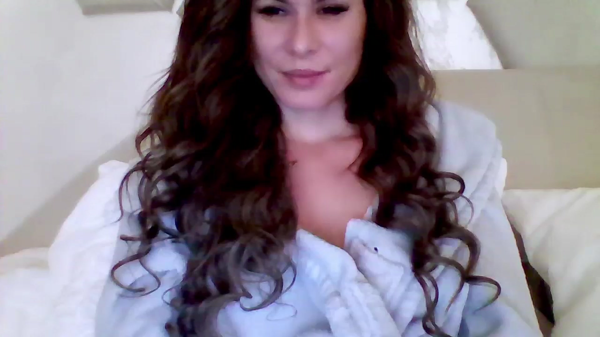 Gallery image thumbnail from Isa__'s myfreecams stream on, 09/25/2023, 22:33 image 16 of 20