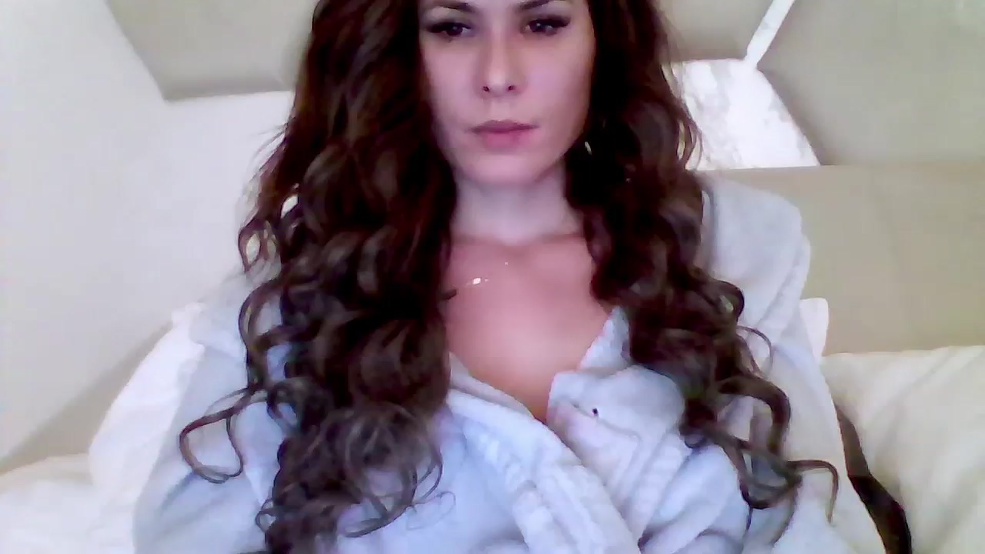 Gallery image thumbnail from Isa__'s myfreecams stream on, 09/25/2023, 22:33 image 14 of 20