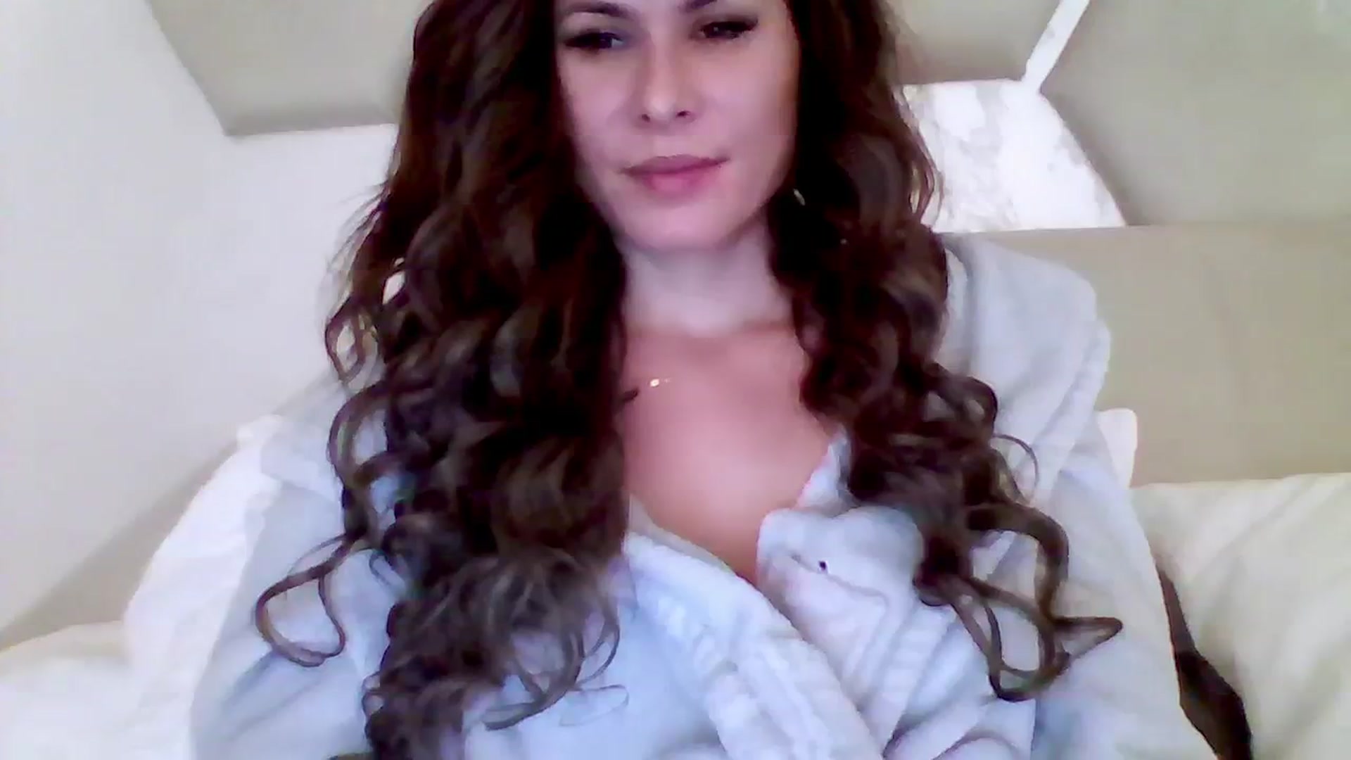 Gallery image thumbnail from Isa__'s myfreecams stream on, 09/25/2023, 22:33 image 15 of 20