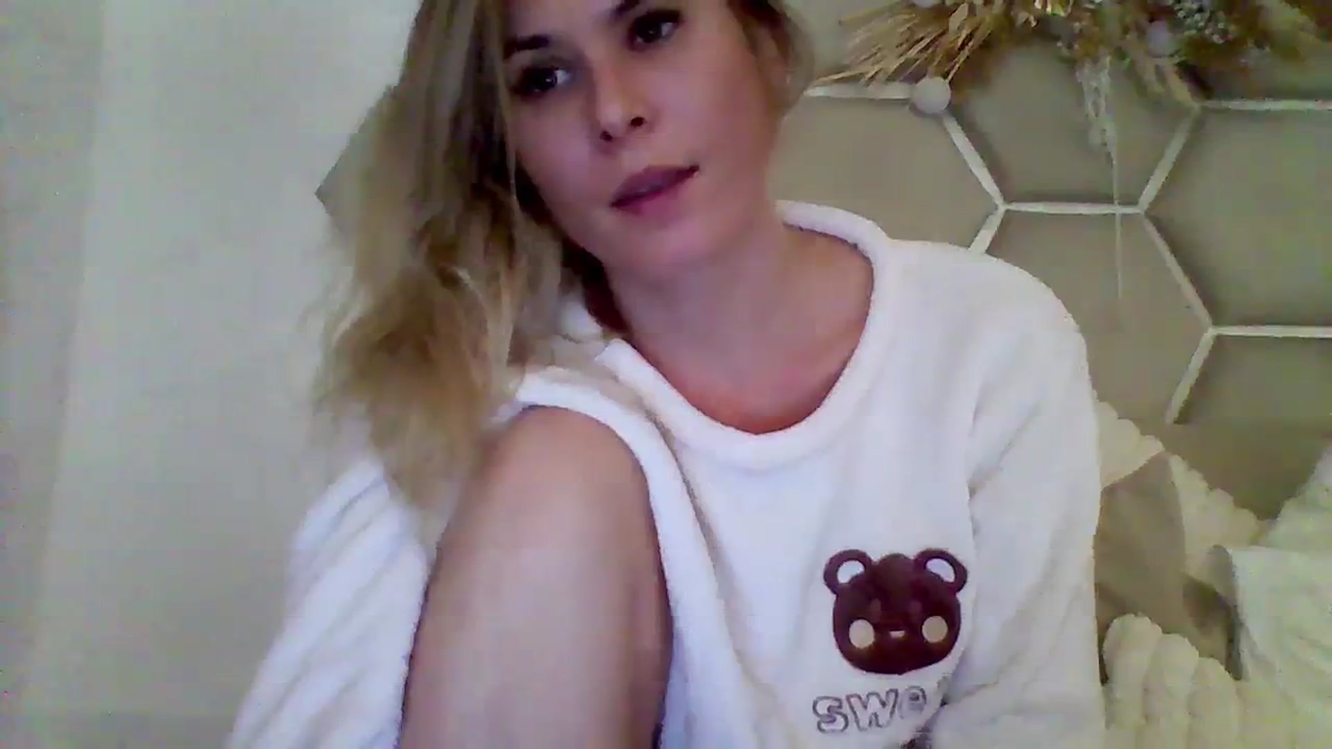 Gallery image thumbnail from Isa__'s myfreecams stream on, 10/22/2023, 21:41 image 19 of 20