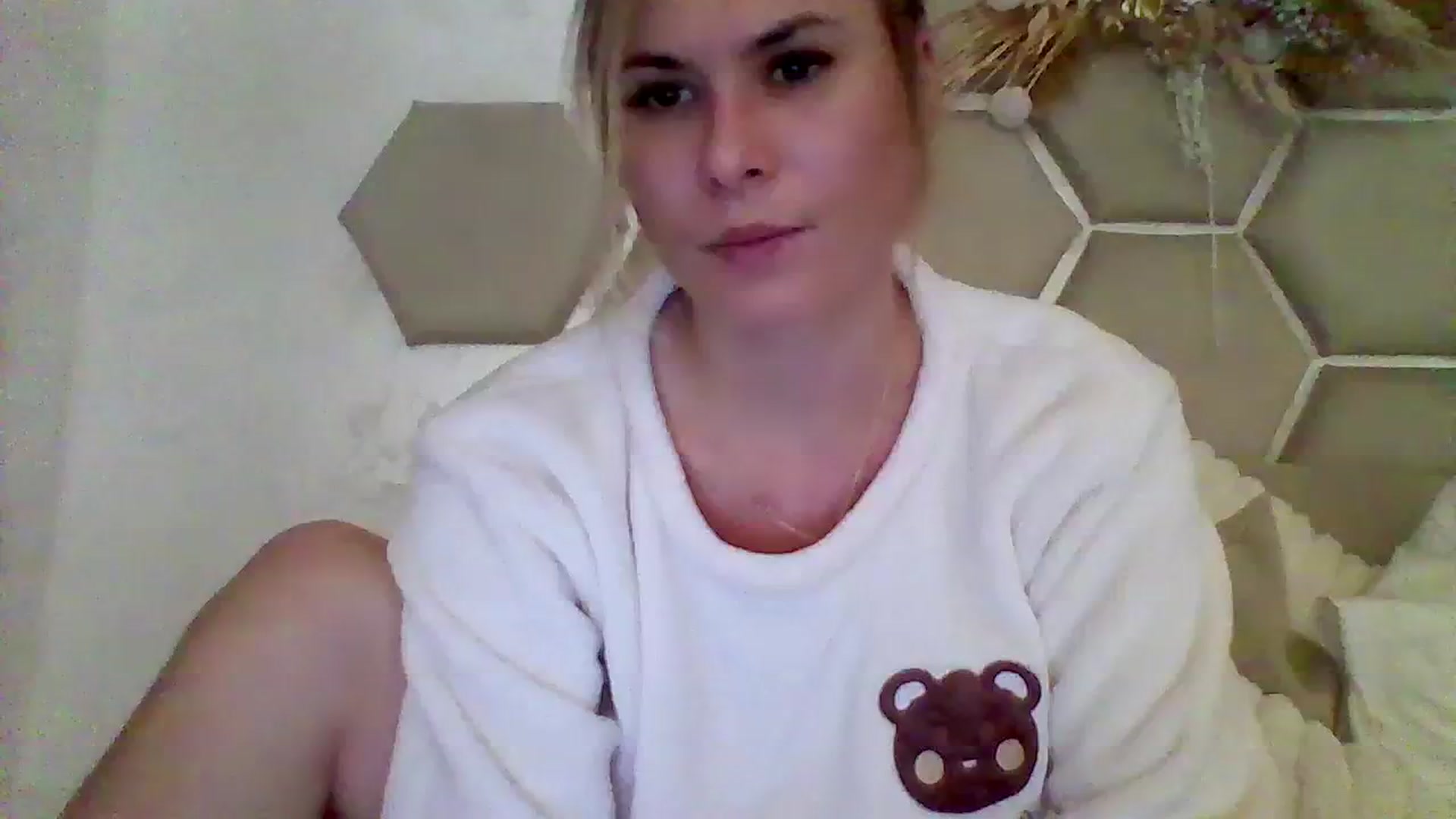 Gallery image thumbnail from Isa__'s myfreecams stream on, 10/22/2023, 21:41 image 13 of 20