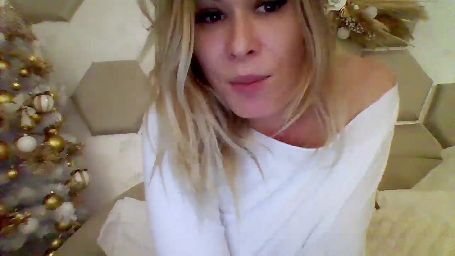 Gallery image thumbnail from Isa__'s myfreecams stream on, 11/24/2023, 20:15 image 4 of 20
