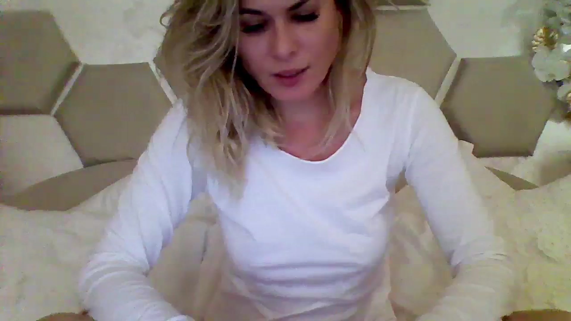 Gallery image thumbnail from Isa__'s myfreecams stream on, 11/24/2023, 20:47 image 4 of 20