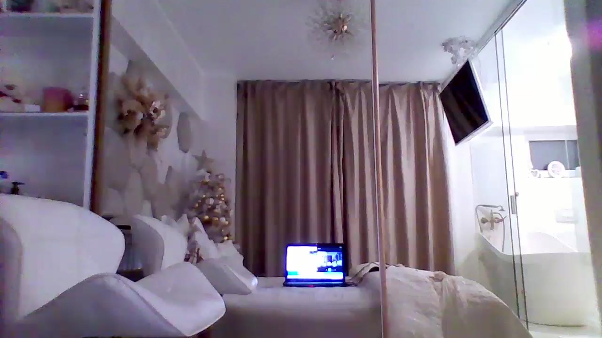 Gallery image thumbnail from Isa__'s myfreecams stream on, 11/24/2023, 20:47 image 1 of 20