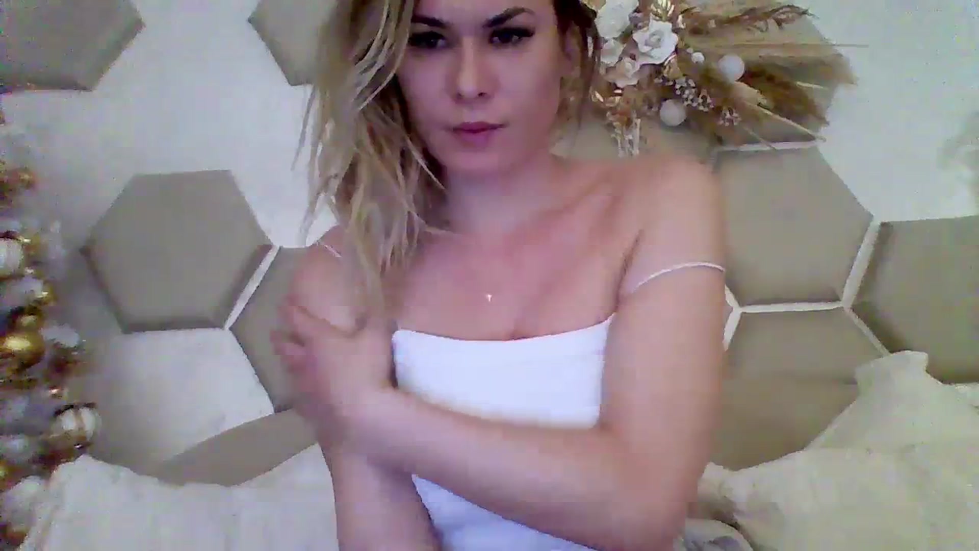 Gallery image thumbnail from Isa__'s myfreecams stream on, 11/26/2023, 01:03 image 9 of 20