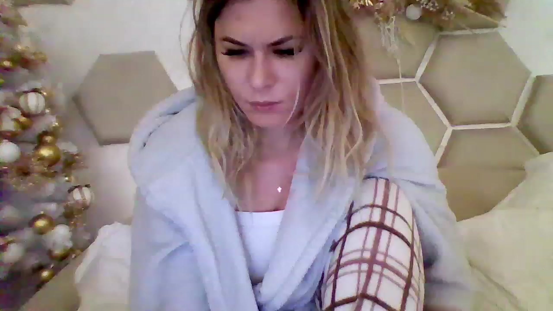 Gallery image thumbnail from Isa__'s myfreecams stream on, 11/26/2023, 01:03 image 1 of 20