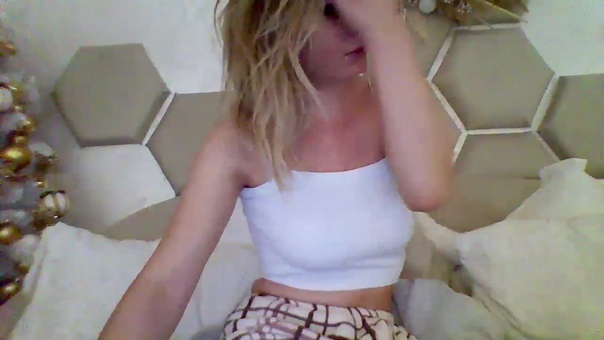 Gallery image thumbnail from Isa__'s myfreecams stream on, 11/26/2023, 01:03 image 11 of 20