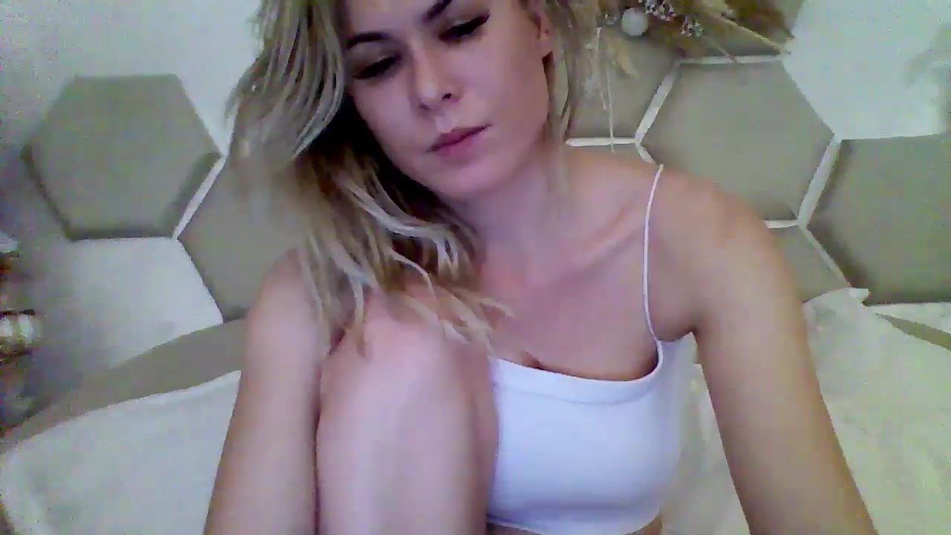 Gallery image thumbnail from Isa__'s myfreecams stream on, 11/26/2023, 03:35 image 20 of 20