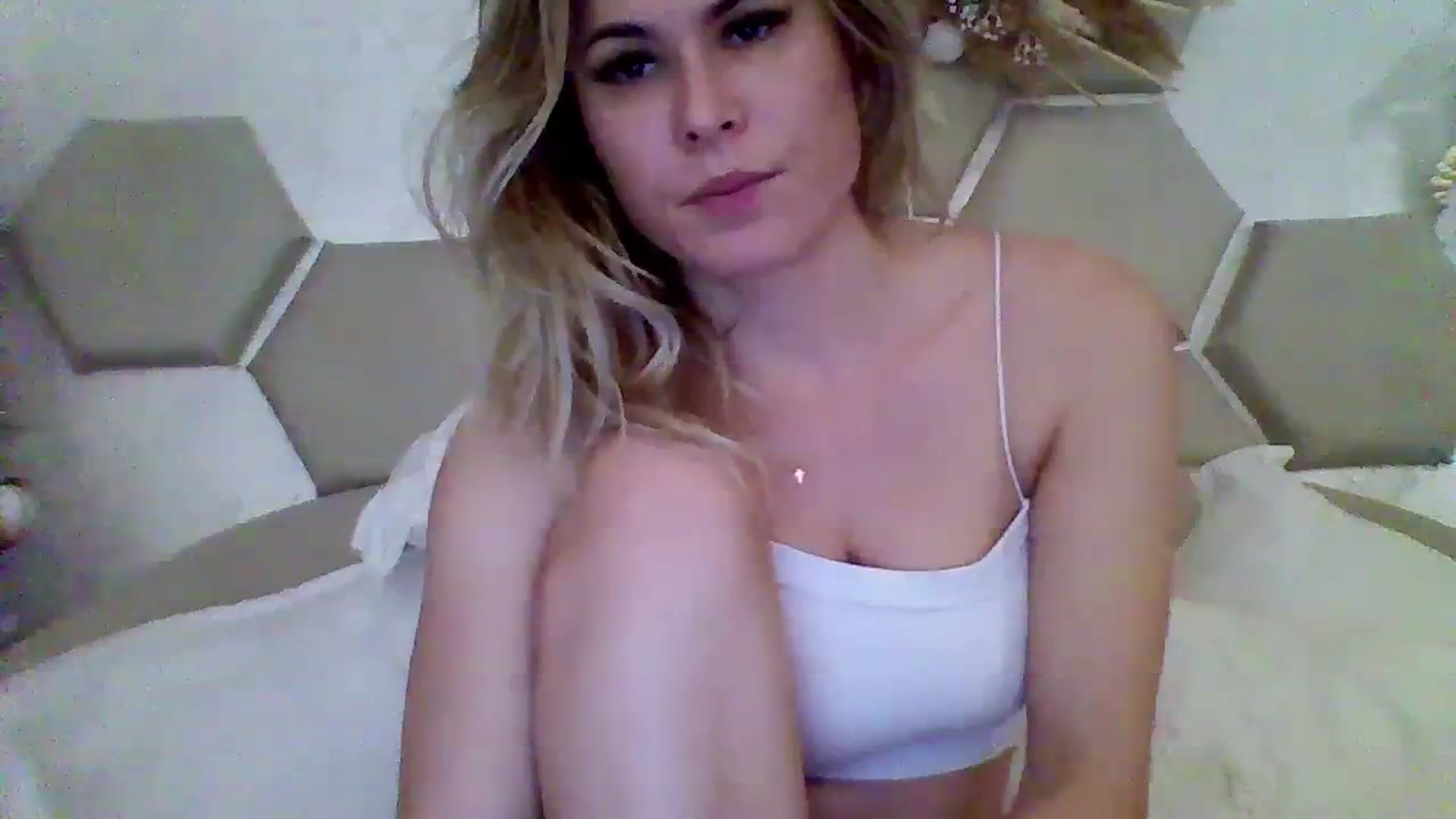 Gallery image thumbnail from Isa__'s myfreecams stream on, 11/26/2023, 03:35 image 8 of 20