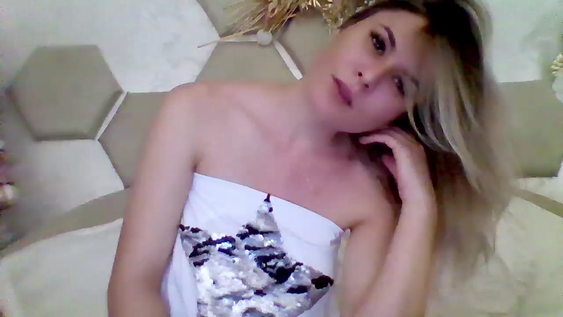 Gallery image thumbnail from Isa__'s myfreecams stream on, 11/26/2023, 21:45 image 18 of 20