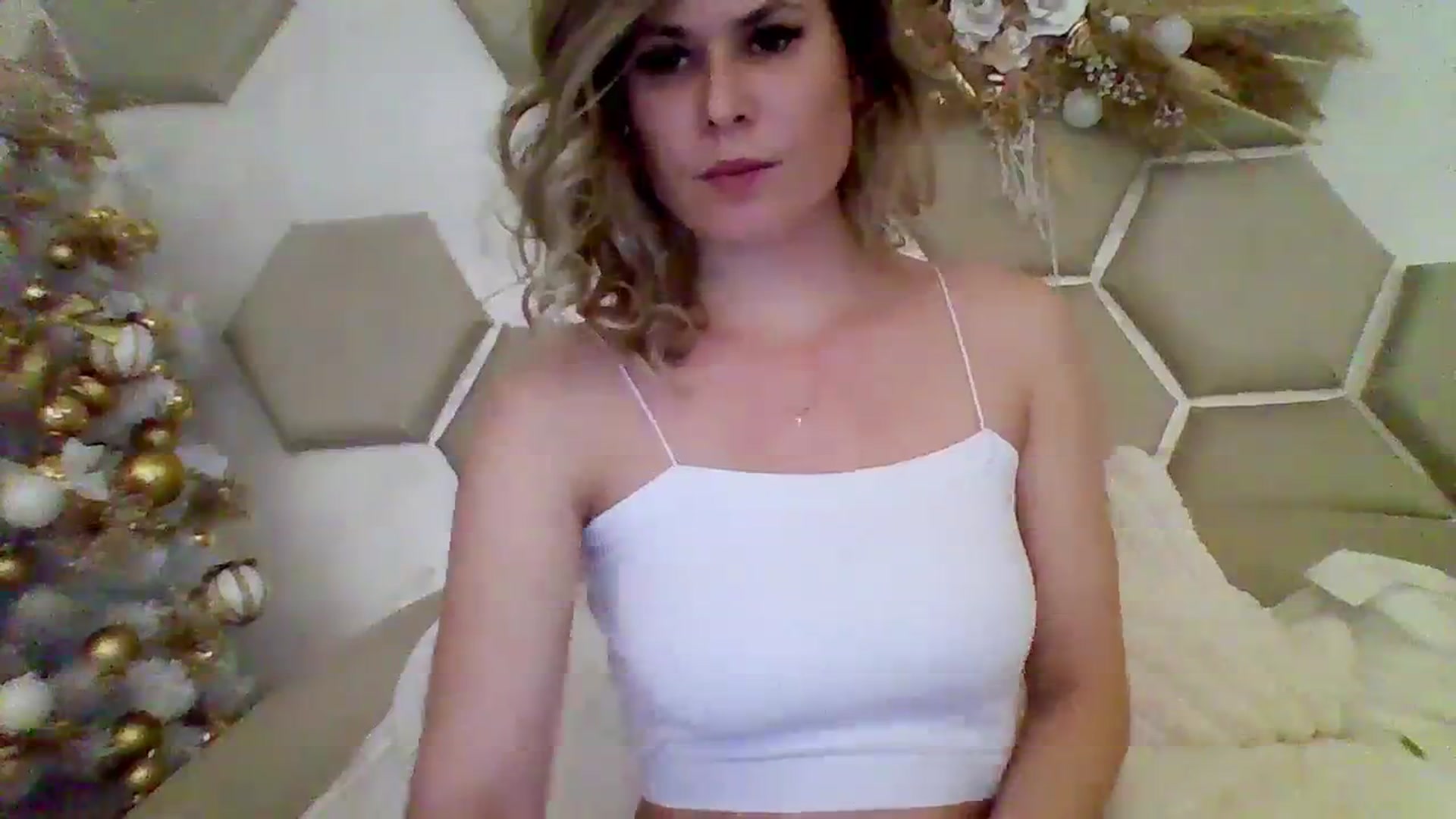 Gallery image thumbnail from Isa__'s myfreecams stream on, 01/02/2024, 21:45 image 2 of 20
