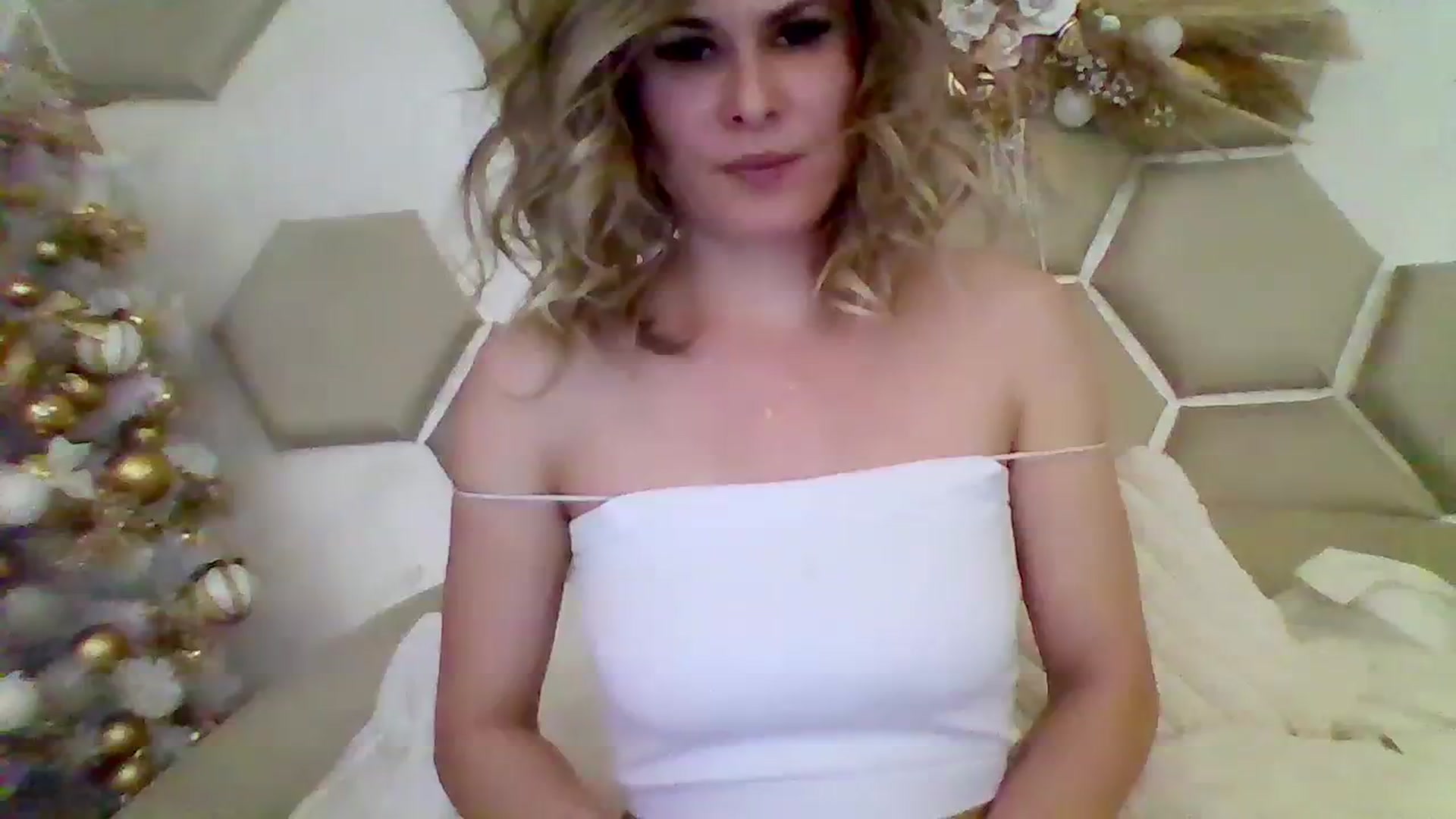 Gallery image thumbnail from Isa__'s myfreecams stream on, 01/02/2024, 21:45 image 7 of 20