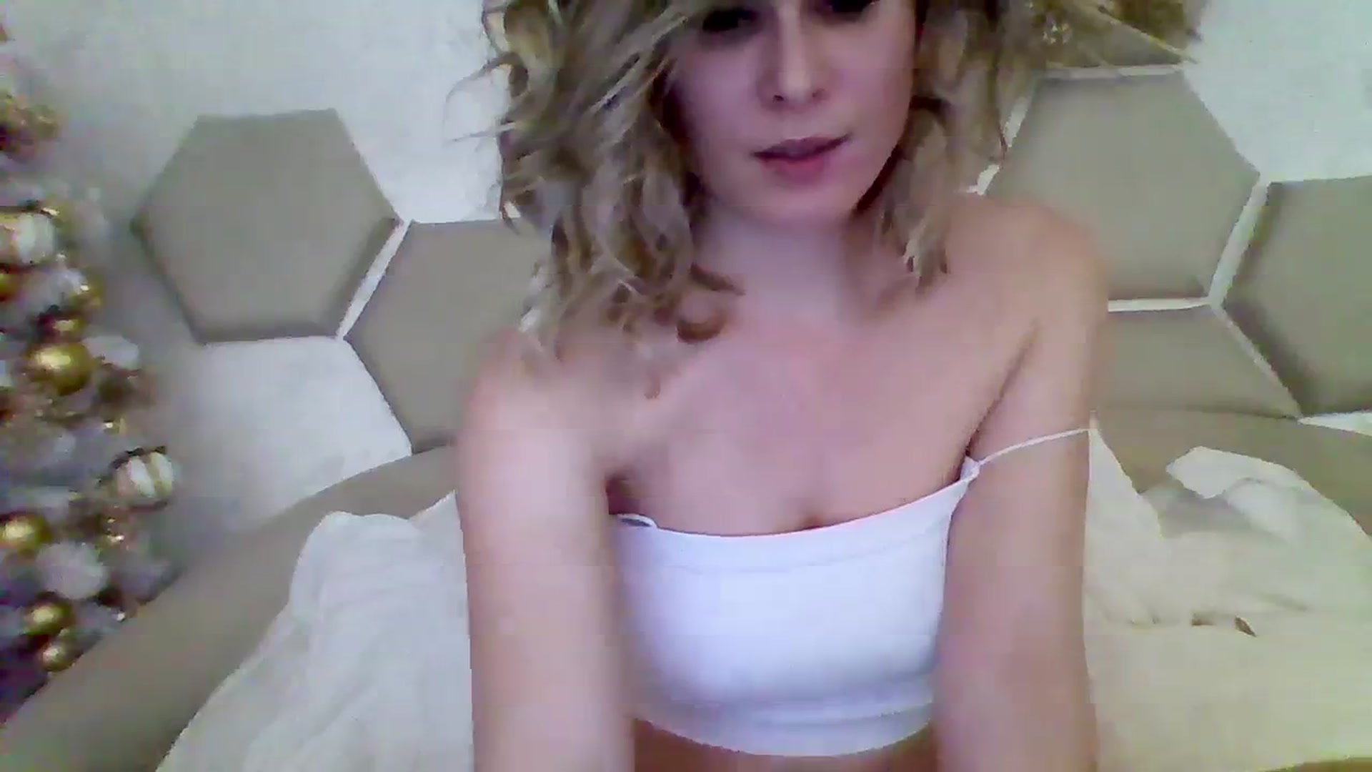 Gallery image thumbnail from Isa__'s myfreecams stream on, 01/02/2024, 21:45 image 9 of 20
