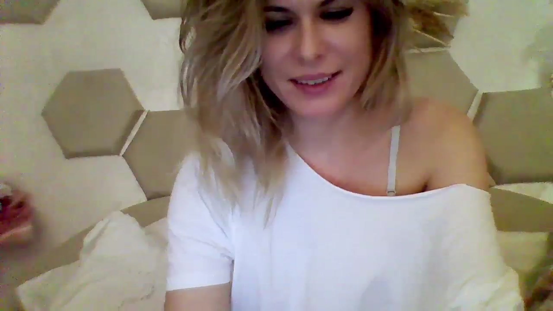 Gallery image thumbnail from Isa__'s myfreecams stream on, 01/27/2024, 22:20 image 5 of 20