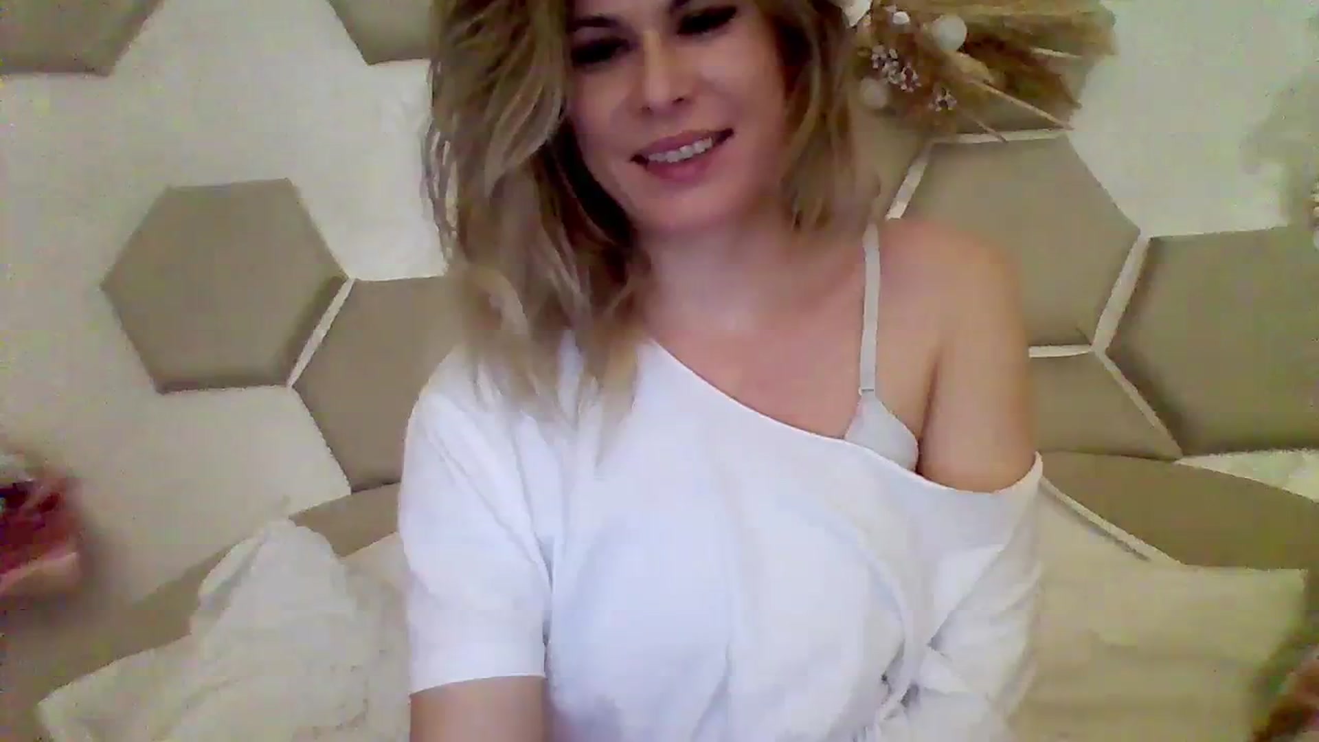 Gallery image thumbnail from Isa__'s myfreecams stream on, 01/27/2024, 22:20 image 3 of 20