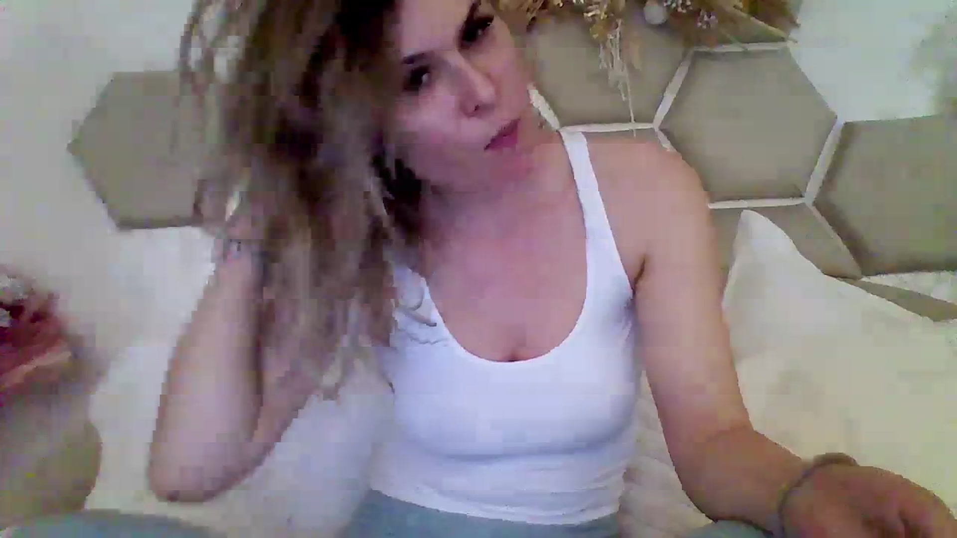 Gallery image thumbnail from Isa__'s myfreecams stream on, 02/10/2024, 21:18 image 2 of 20