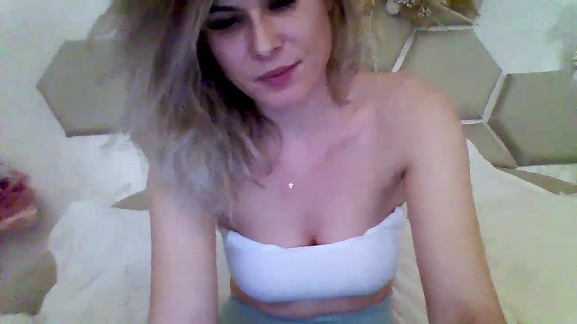 Gallery image thumbnail from Isa__'s myfreecams stream on, 02/10/2024, 21:18 image 16 of 20