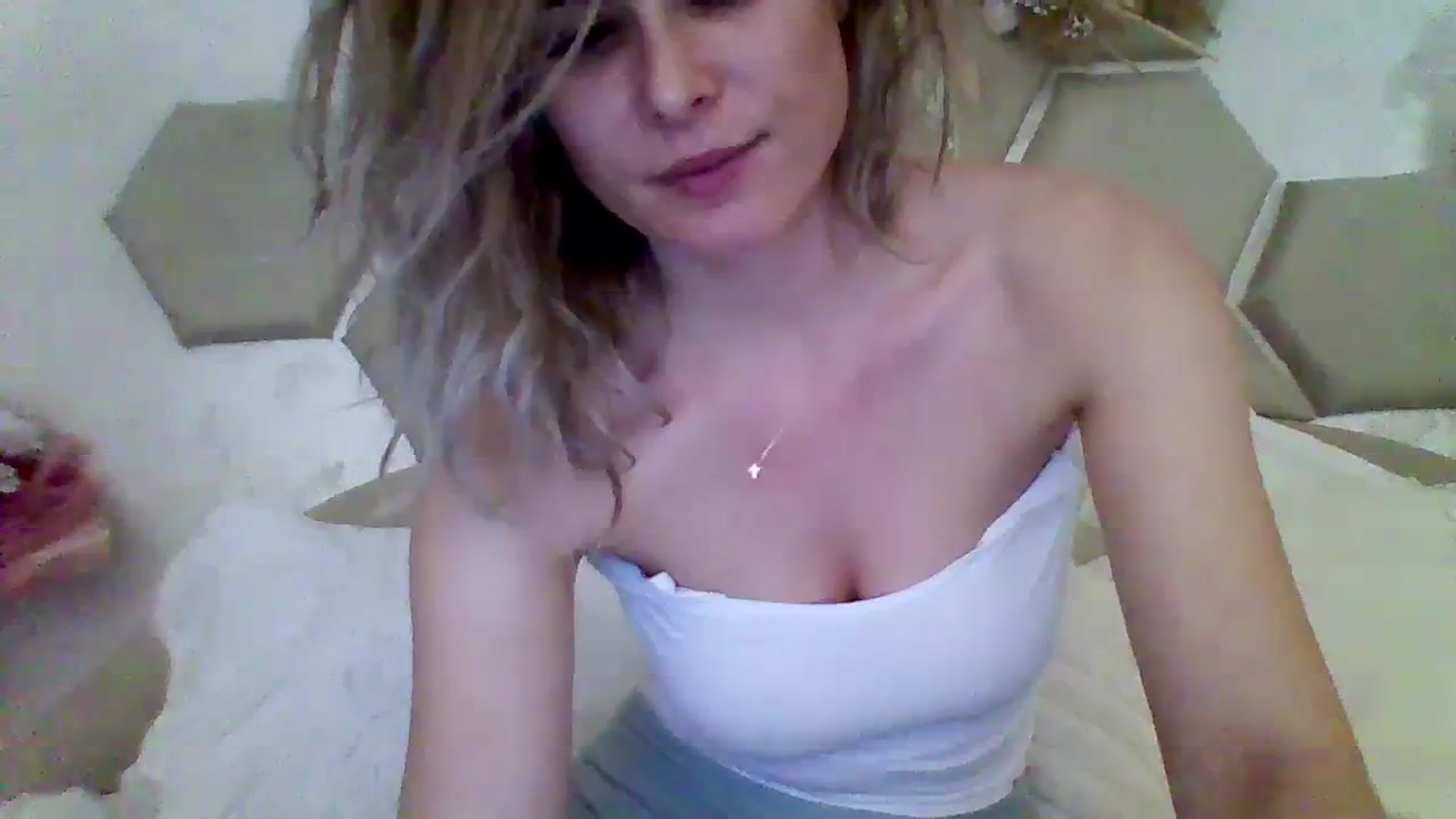Gallery image thumbnail from Isa__'s myfreecams stream on, 02/10/2024, 21:18 image 4 of 20